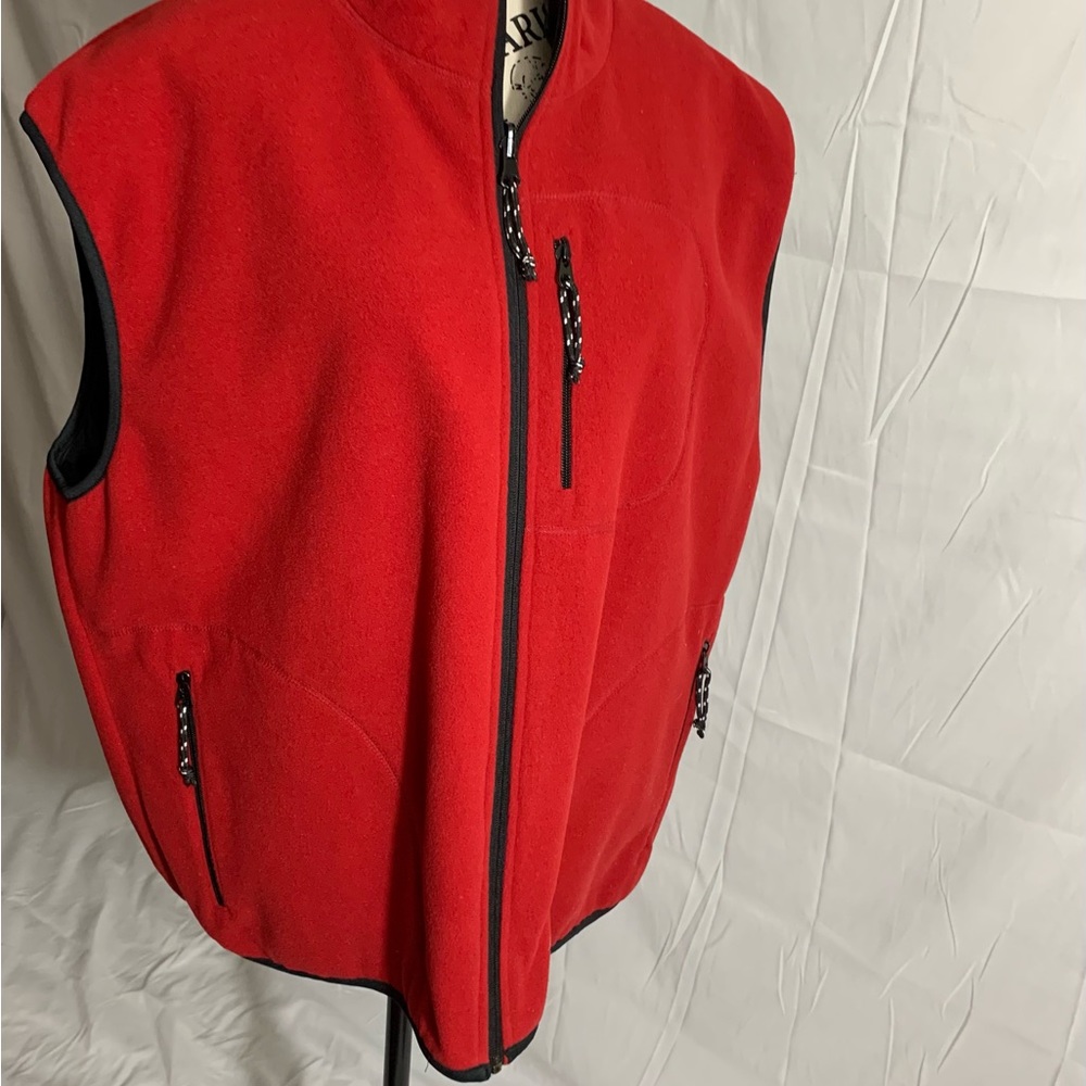 NWOT- Free County women’s venture stratus lite reversible vest. Red/Black. SZ:2X